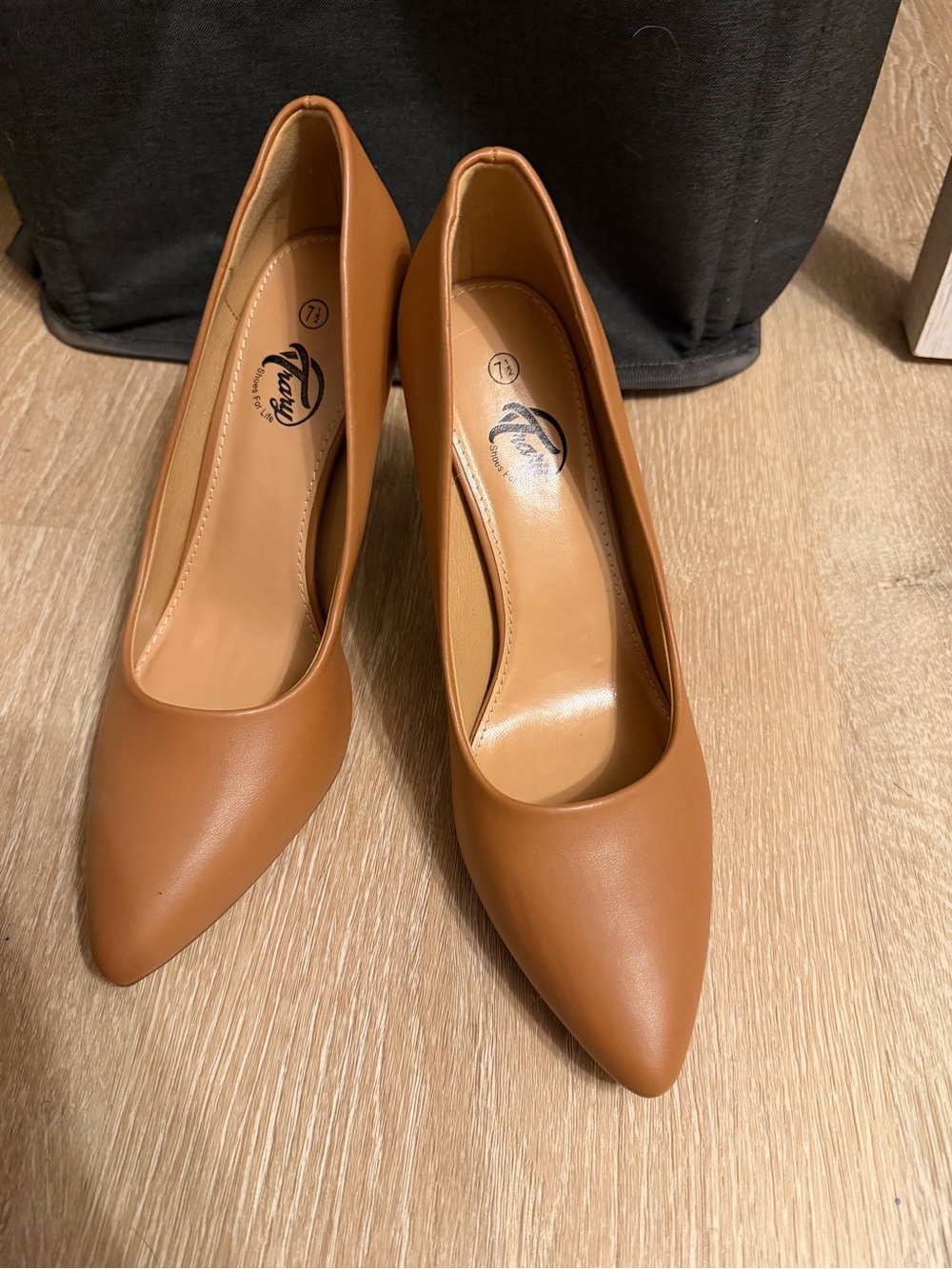Classic Pointed-Toe Women's Pumps in Tan - Unbranded